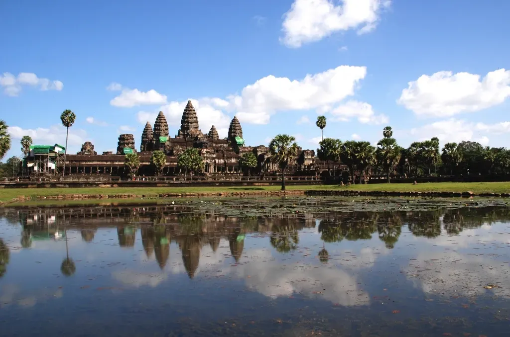 #5 - Angkor Wat: A Temple That Doubles as a Cosmic Ruler (Image Credits: Rawpixel)
