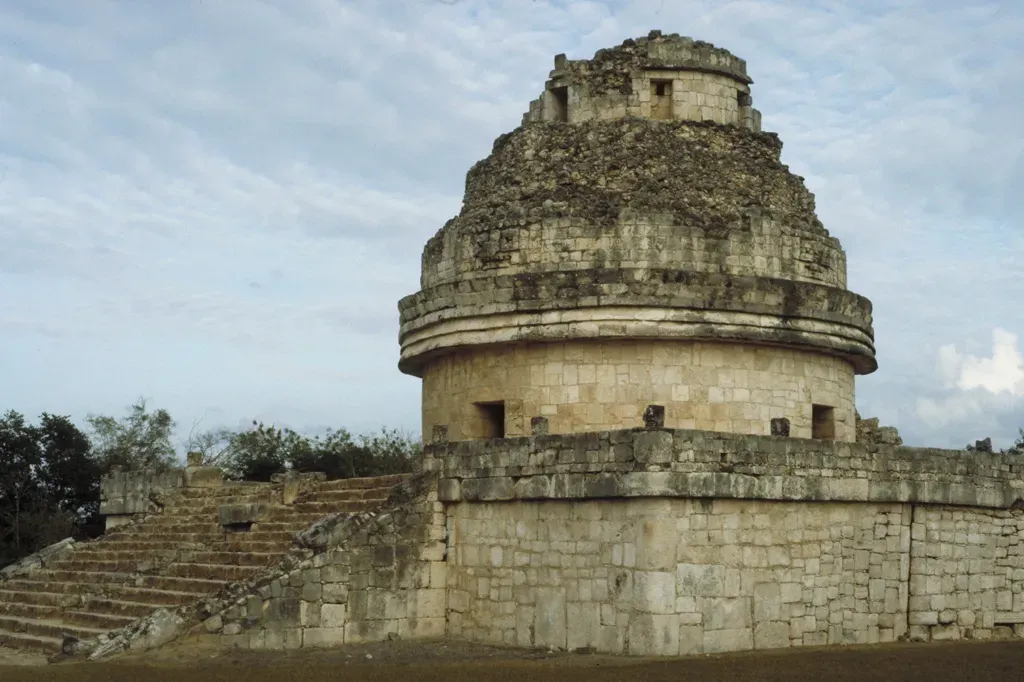 El Caracol: The Observatory That Still Stands (Image Credits: Flickr)
