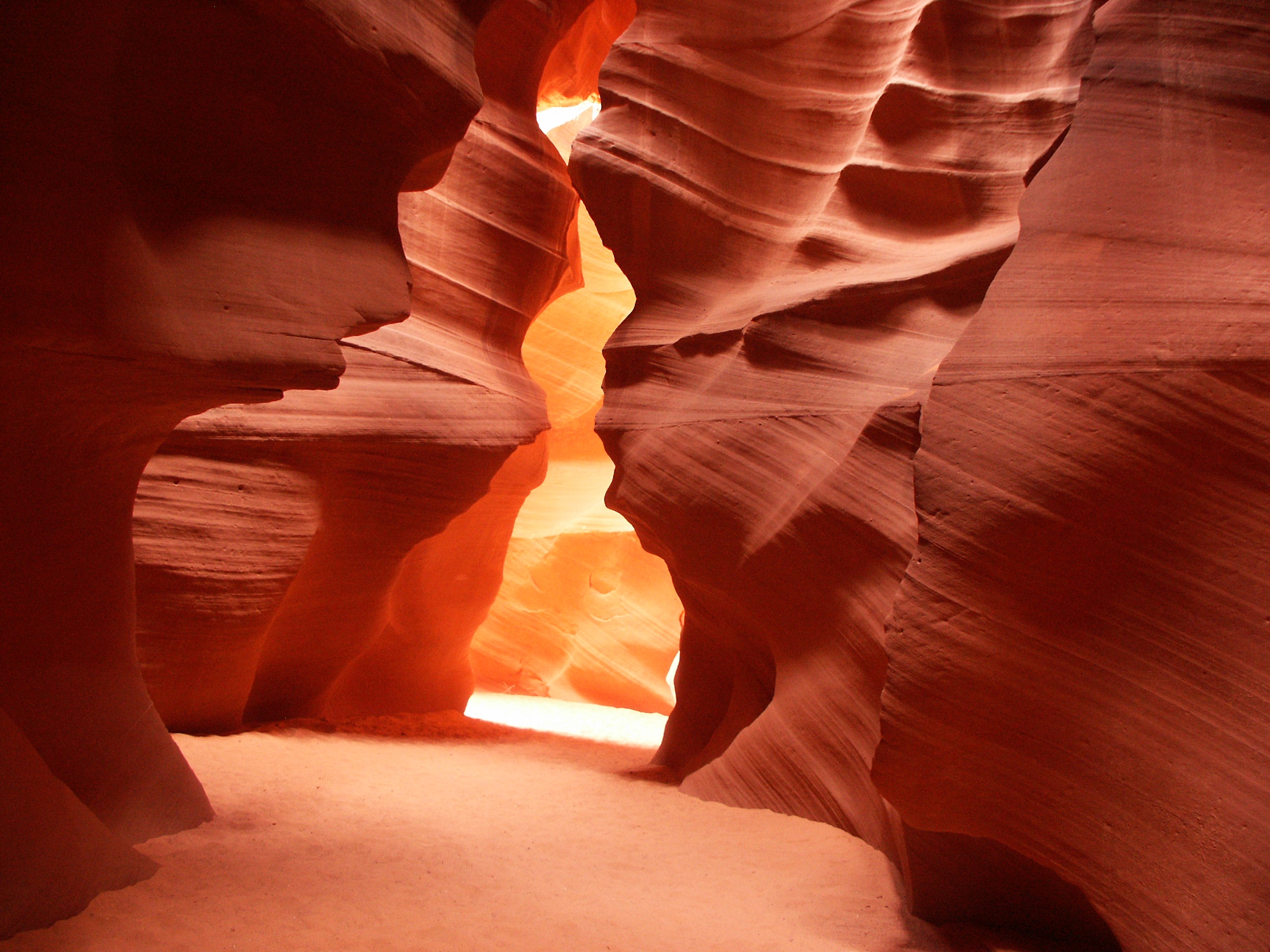 Antelope Canyon - Arizona's Slot Canyon Cathedral (Image Credits: Wikimedia)