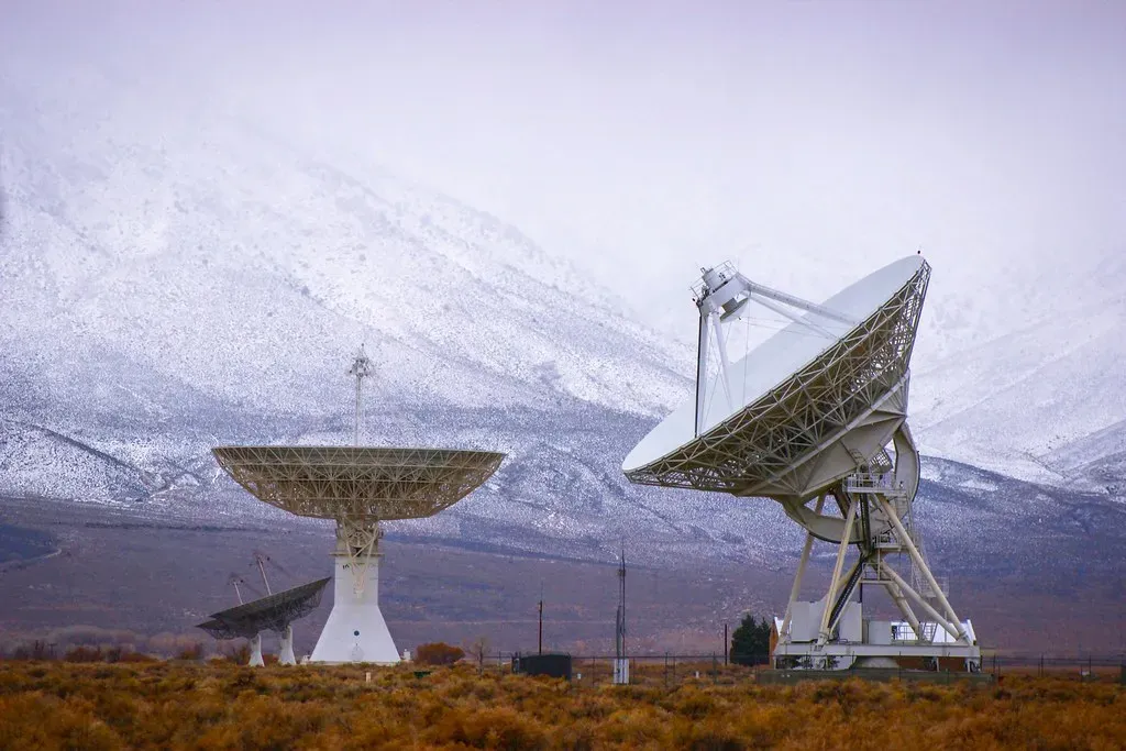 SETI, Technosignatures, and the Ever-Evolving Hunt for Signals (RS2Photography, Flickr, CC BY-SA 2.0)