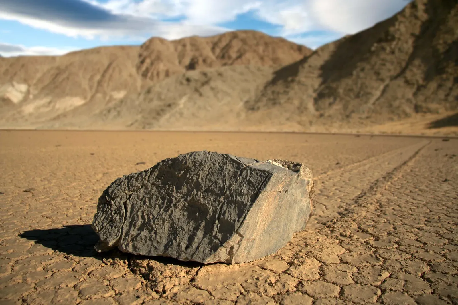 The Sailing Stones of Death Valley (Image Credits: Wikimedia)