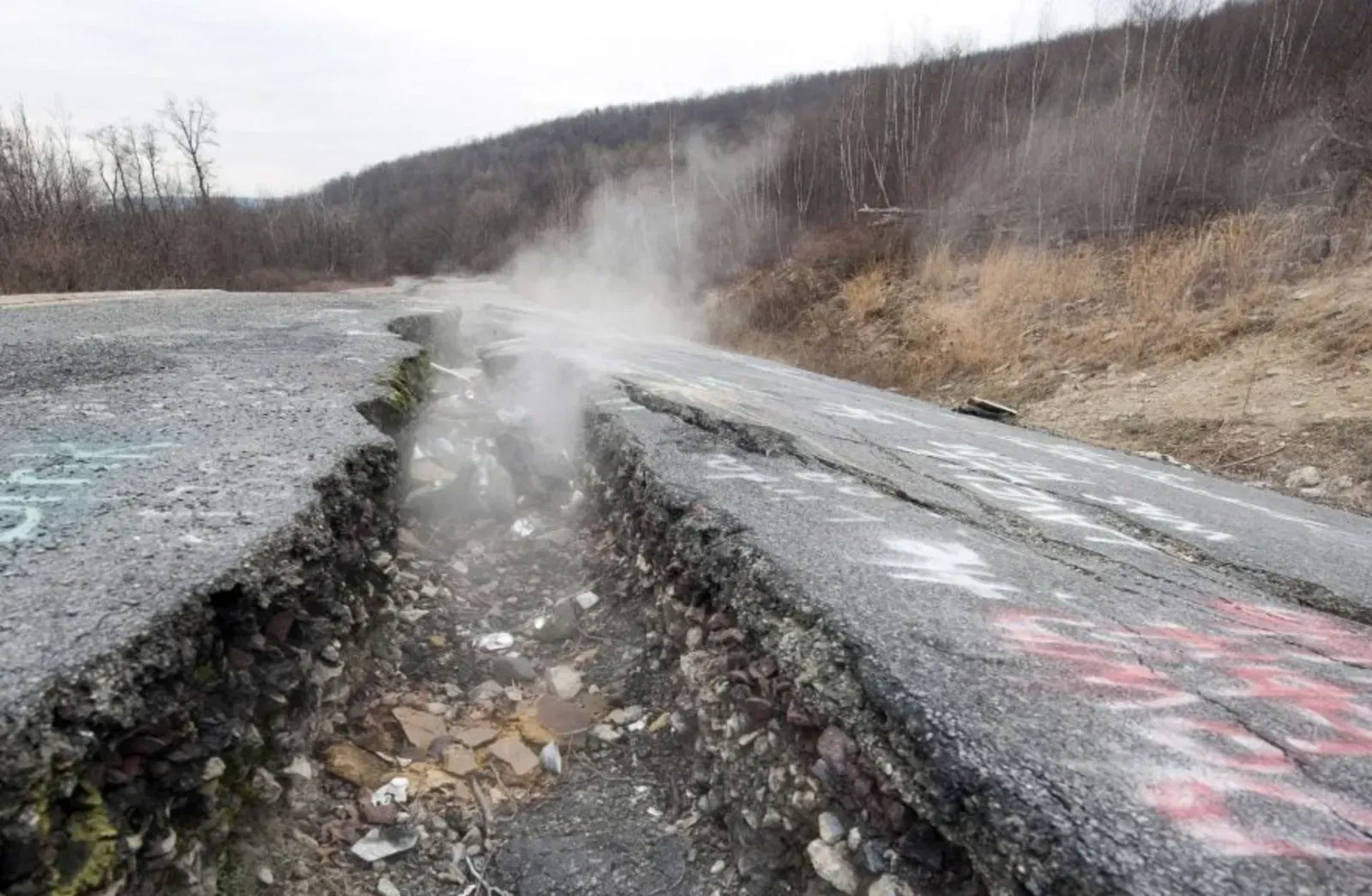 Centralia, Pennsylvania – The Town That Burned From Below (Image Credits: Wikimedia)