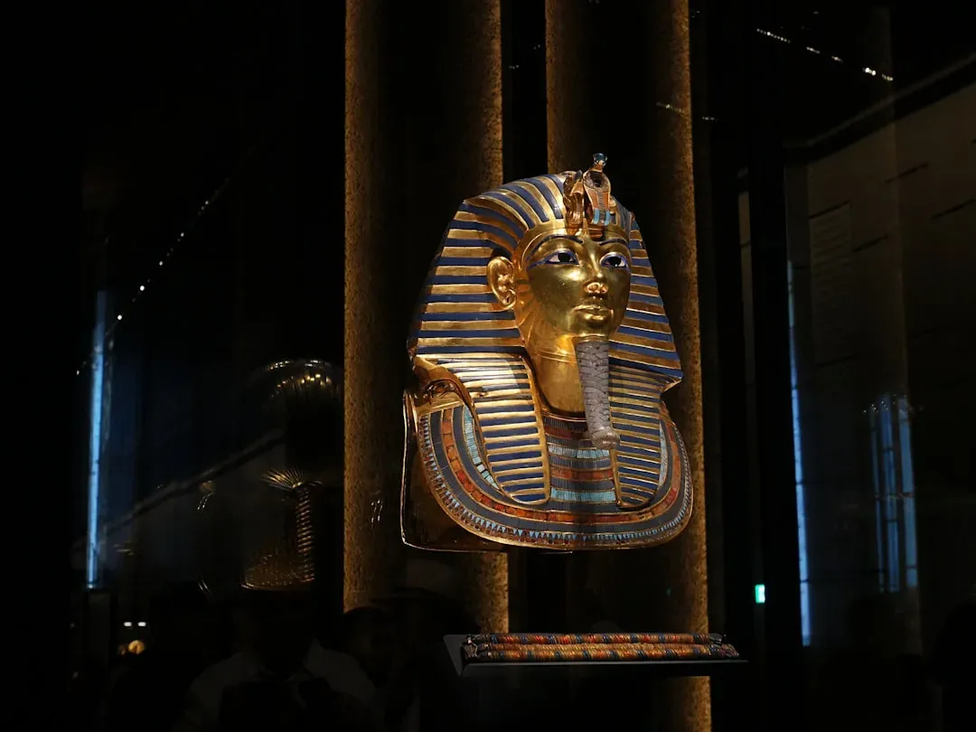 1. The Golden Death Mask’s Strange Alloy and Subtle Asymmetry (Image Credits: Unsplash)