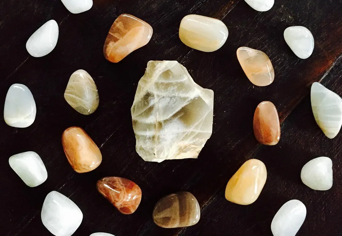 Cancer: Moonstone, Selenite, and Rhodonite (Image Credits: Pixabay)