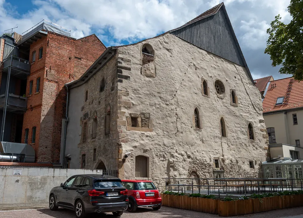 #4 The Medieval Synagogue Under a Modern House in Erfurt (xiquinhosilva, Flickr, CC BY 2.0)