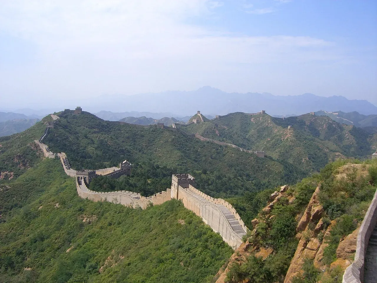 3. The Great Wall of China: A Fortress Stretching Across Centuries (Image Credits: Pixabay)