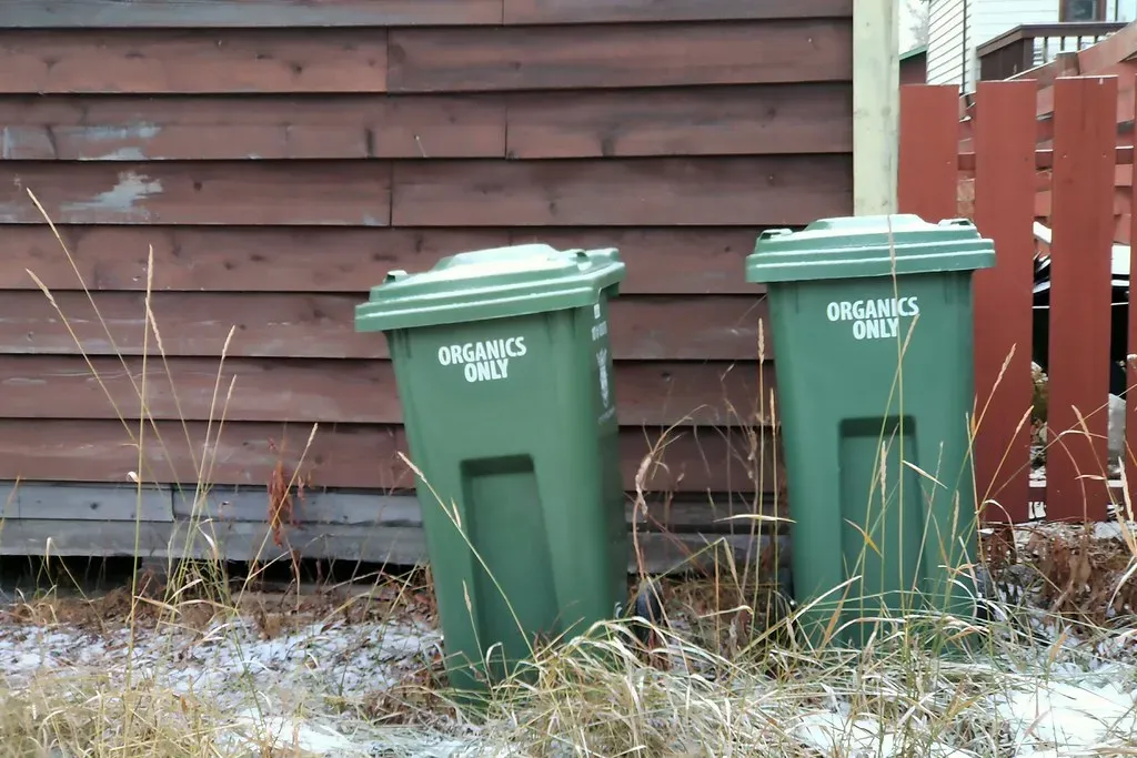Trash Bins Broadcasting Dinner Invitations (Image Credits: Flickr)