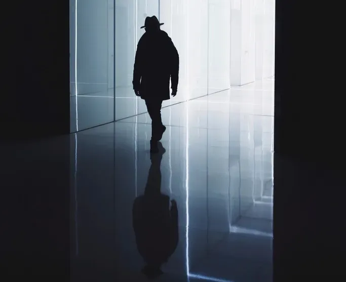 Living As A Time Refugee: Surviving In A World That Doesn’t Know You (Image Credits: Rawpixel)