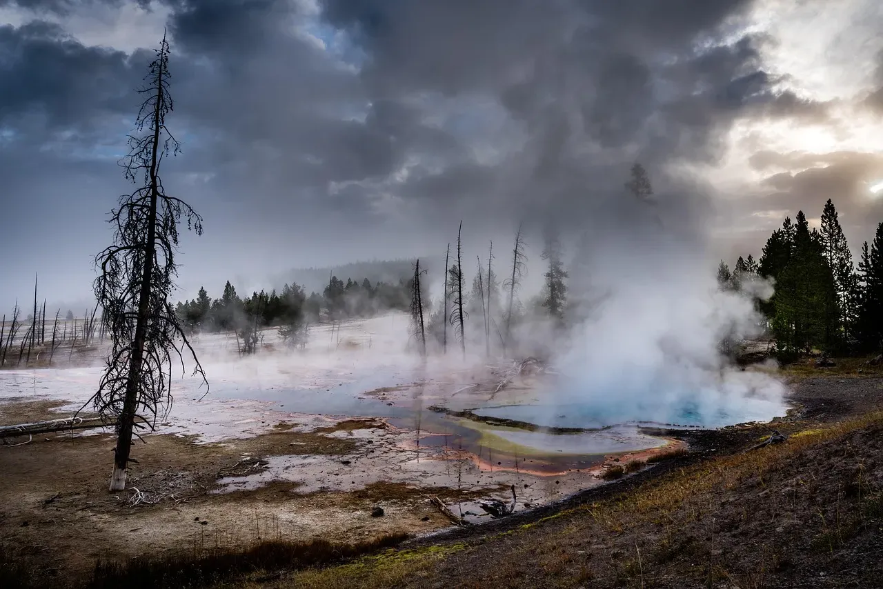 Heat Travels Upward Through Cracks, Faults, and Fractures (Image Credits: Pixabay)