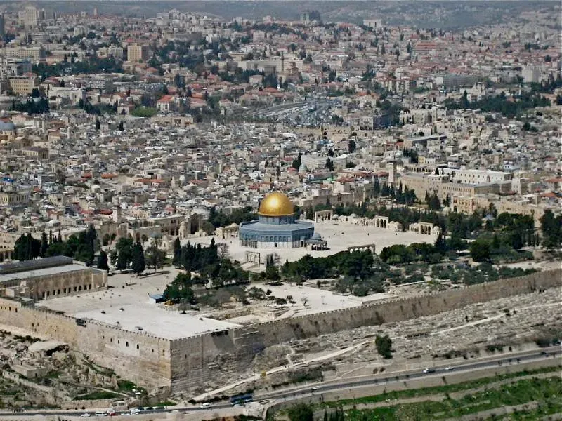#7 - The Tight-Fit Cavities Beneath the Temple Mount Platform (Seetheholyland.net, Flickr, CC BY-SA 2.0)
