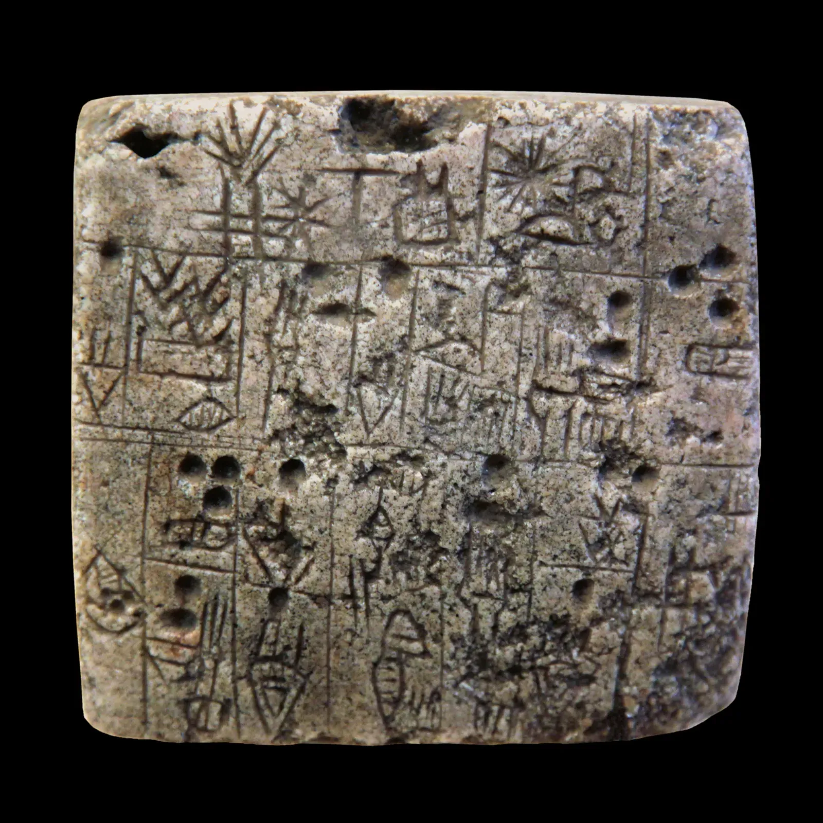 #12 - The King List Survives Because Scribes Treated It as Authoritative History (By Rama, CC BY-SA 3.0 fr)