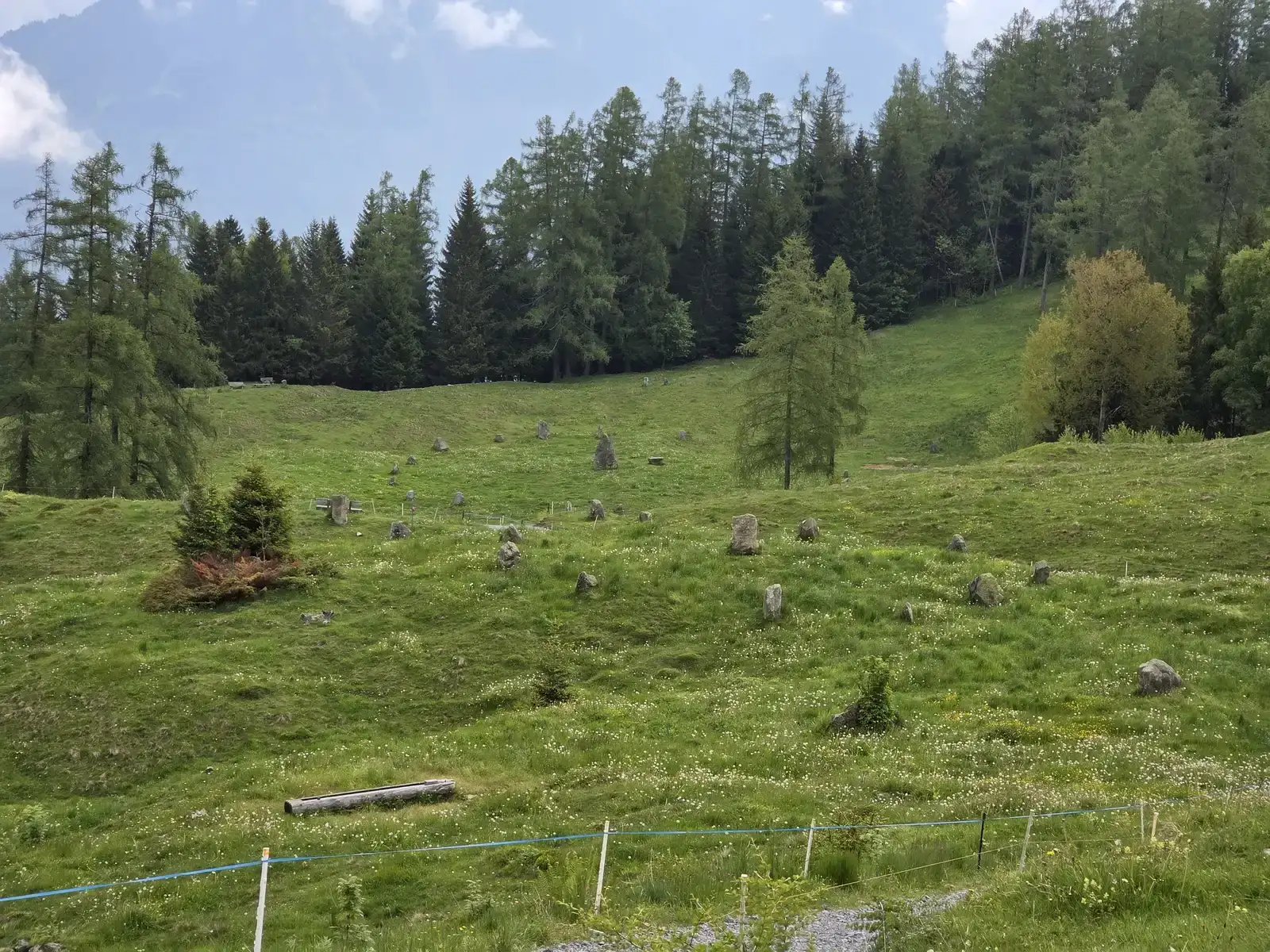 Bighorn Medicine Wheel: Stone Circle in the Clouds (Image Credits: Wikimedia)