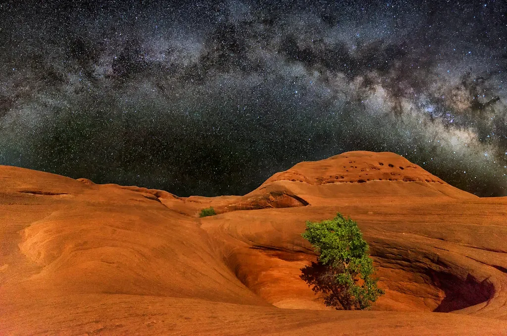 Why the Sand vs. Stars Comparison Still Shocks Us (Image Credits: Flickr)