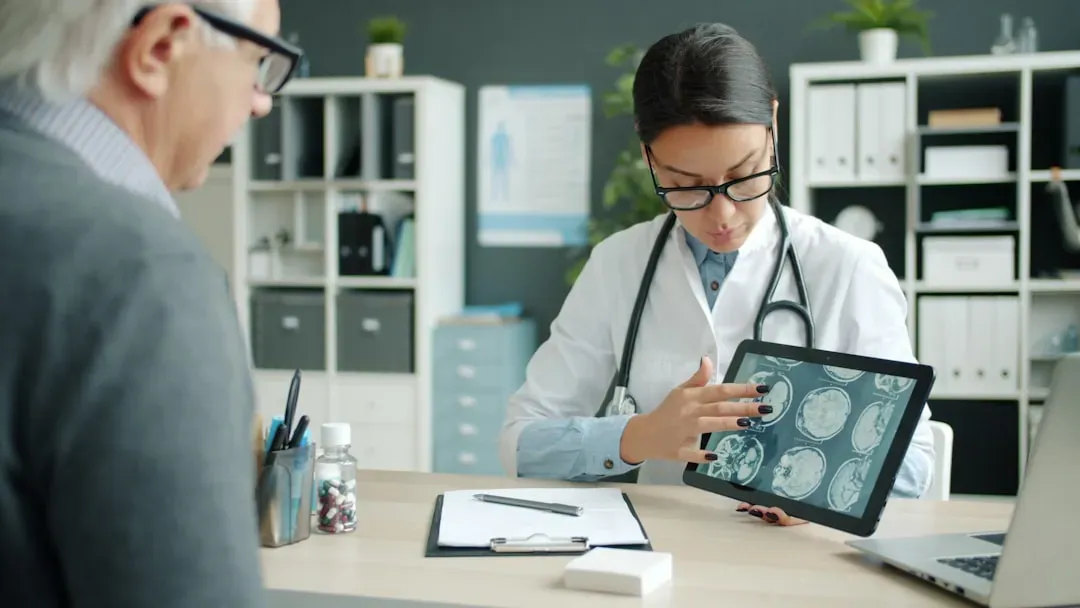 How Vets and Neurologists Investigate: From Exam Room to Brain Scans (Image Credits: Unsplash)