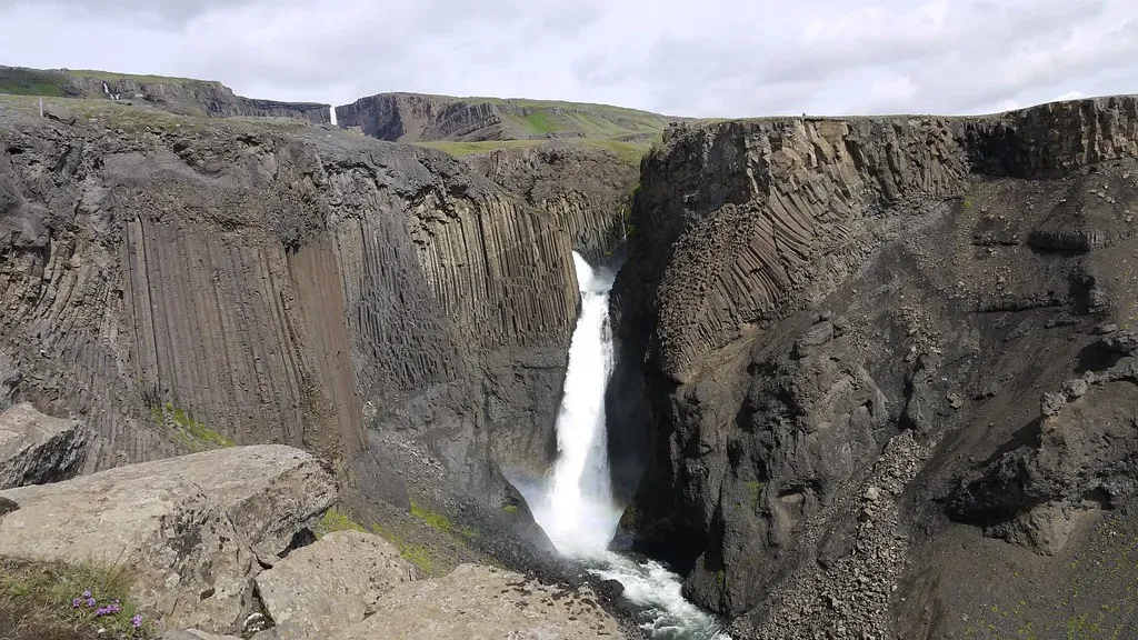 Basaltic Prisms: Waterfalls Over Geometry (Image Credits: Flickr)
