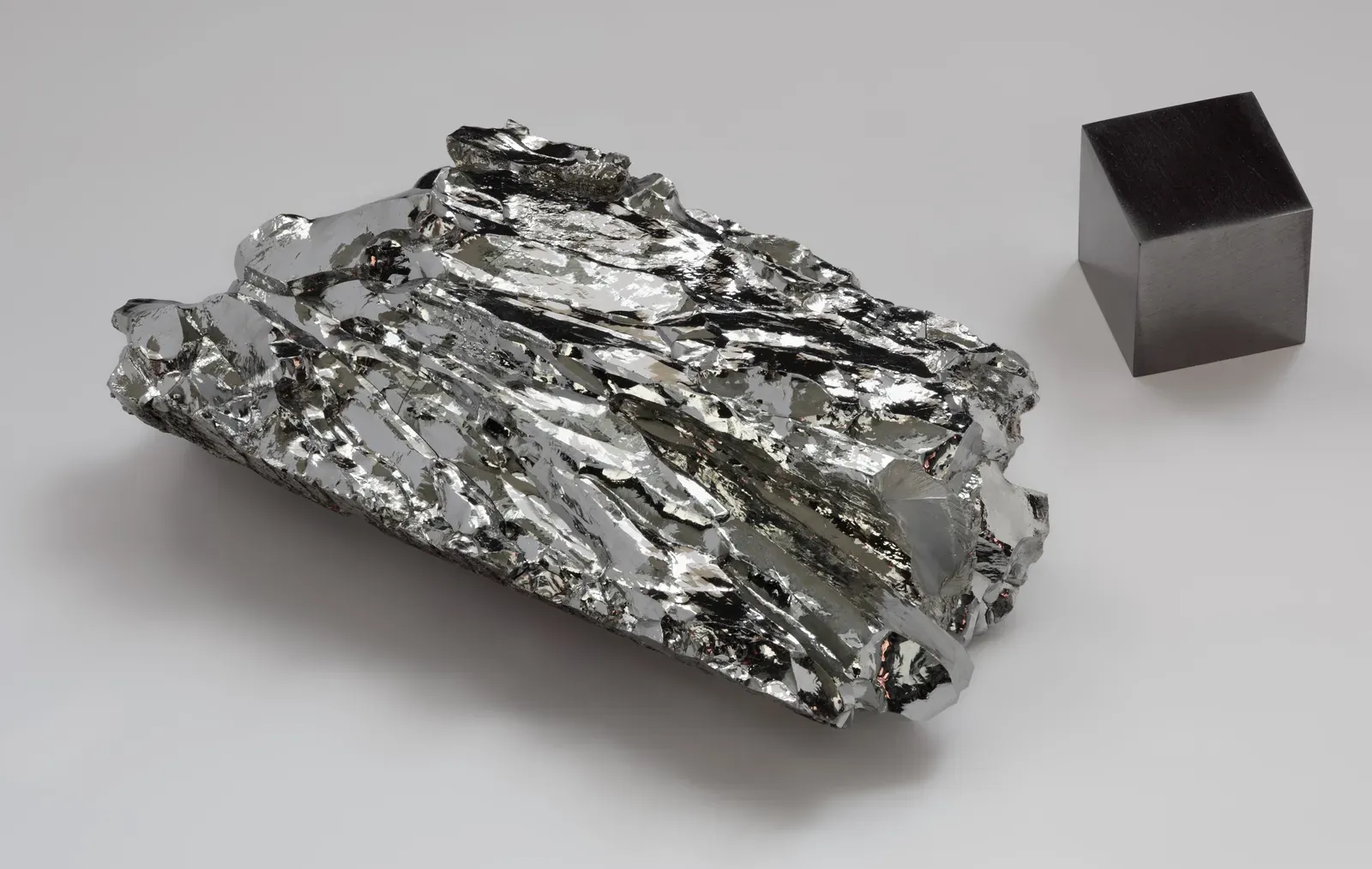 11. Misidentified Alloys and Analytical Artifacts (By Alchemist-hp (talk) (www.pse-mendelejew.de), FAL)