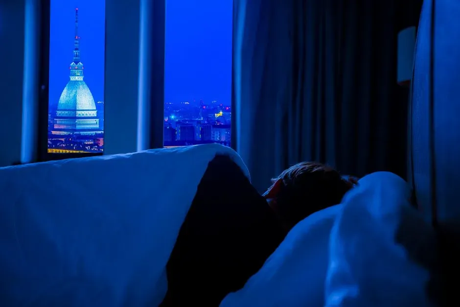 So Is Loving Pitch‑Black Sleep a Strength or a Flaw? (Image Credits: Pexels)