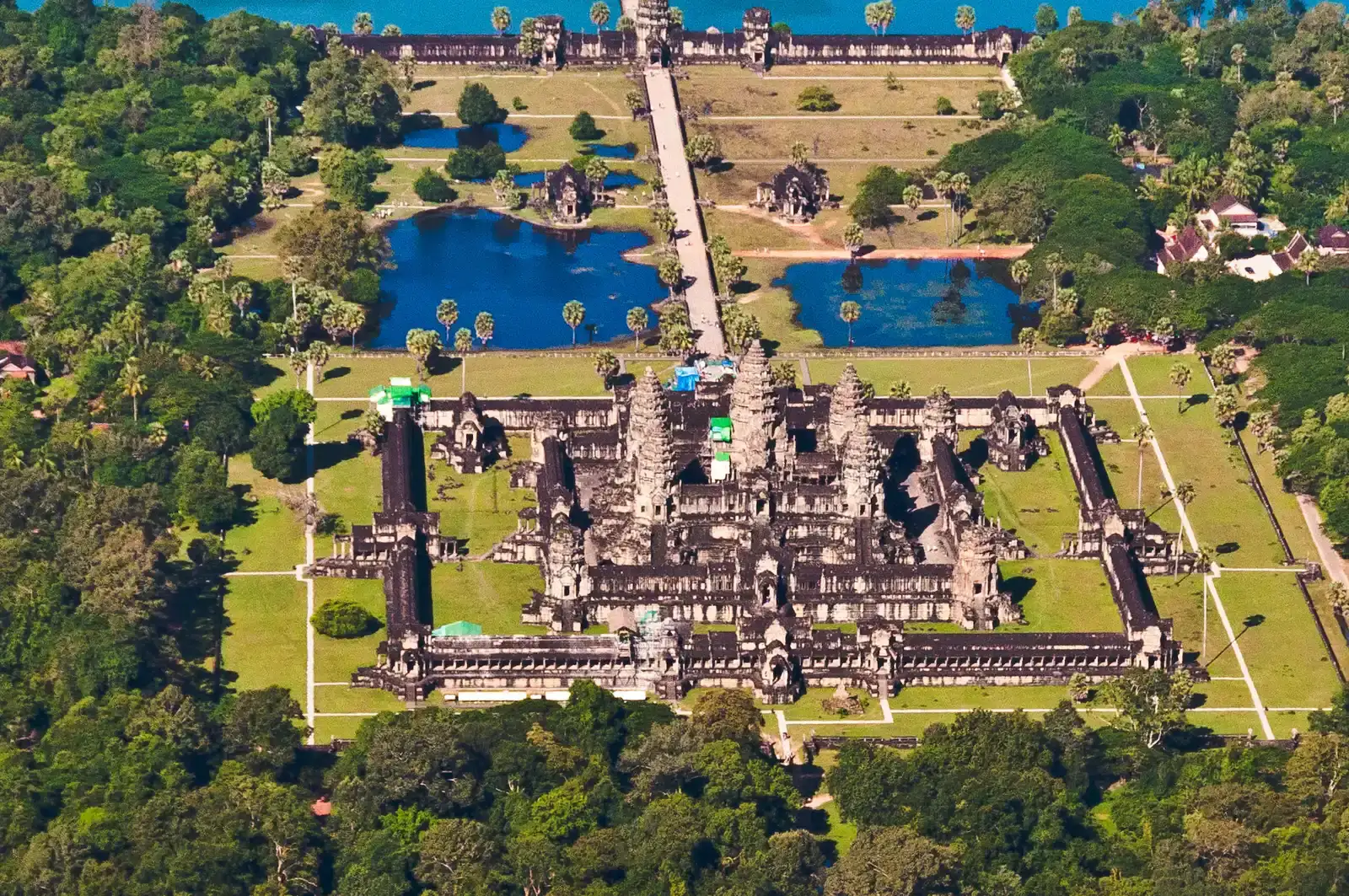 #1 The Lost City Networks Around Angkor Revealed by Laser Mapping (Angkor Wat Aerial View, CC BY-SA 2.0)