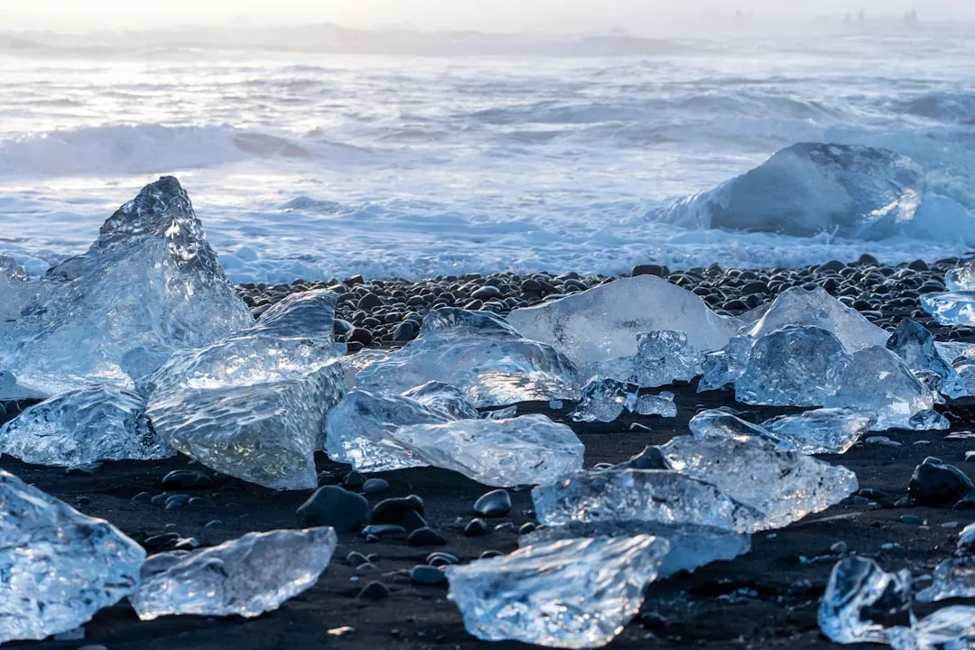 5. Jokulsárlón Diamond Beach, Iceland (Image Credits: Unsplash)