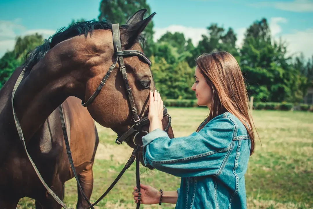 Body Language And Subtle Cues Matter More Than We Think (Image Credits: Unsplash)