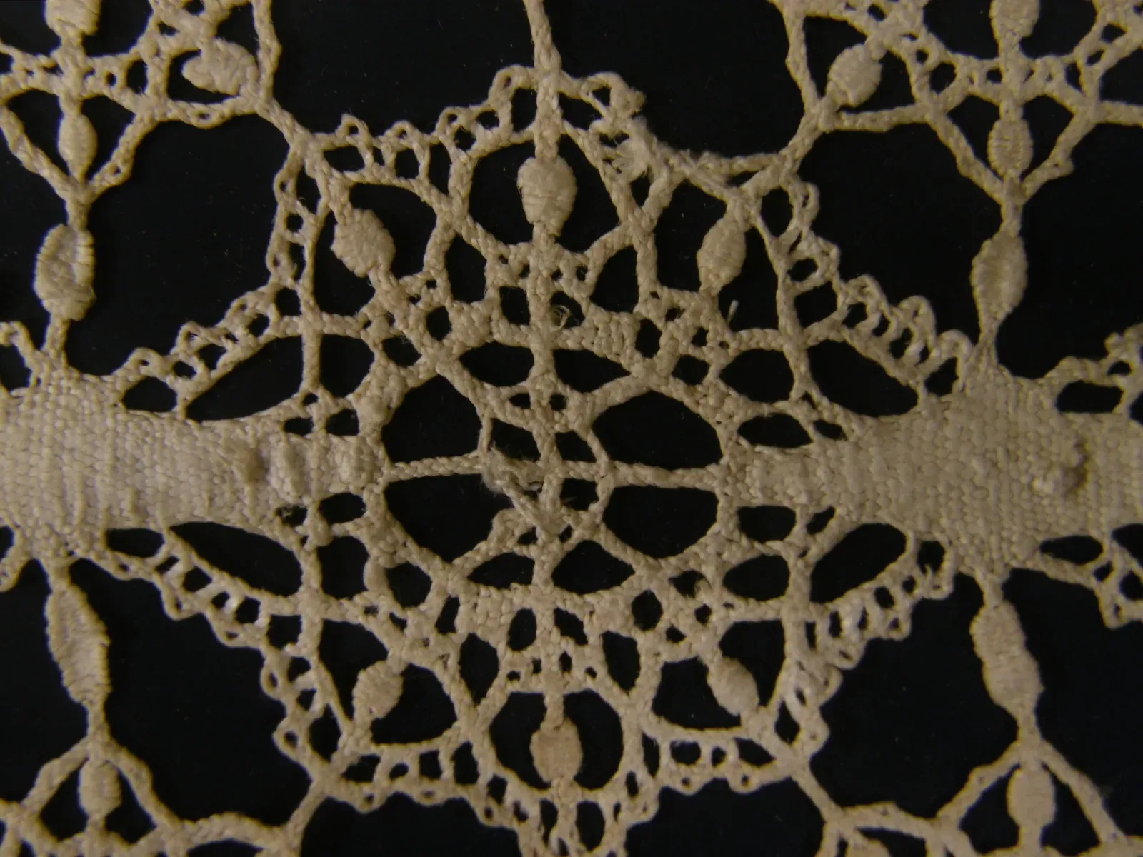 #2 - Ultrafine Lace Grounds That Shouldn't Hold Together (Originally uploaded at http://www.britainloveswikipedia.org/, CC BY 2.0 uk)