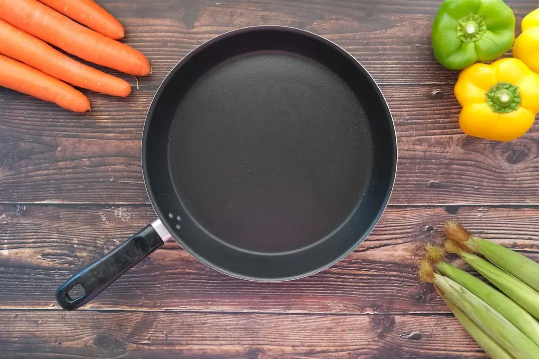 Kitchen Nonstick Pans: Slippery Surfaces and Molecular Friction (Image Credits: Unsplash)