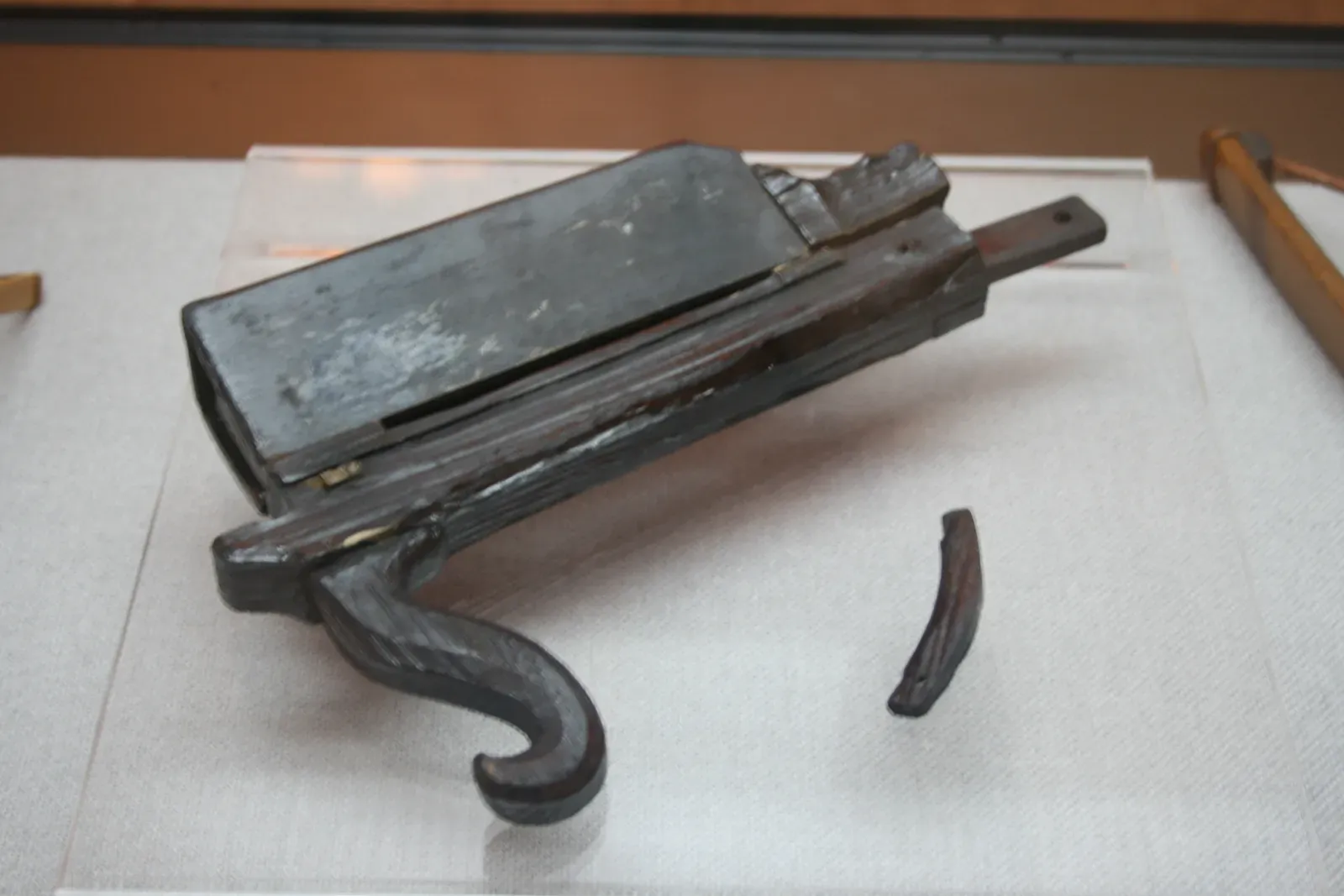 18. Ancient Chinese Crossbows and Mechanical Triggers (Warring States Repeating Crossbow, CC0)