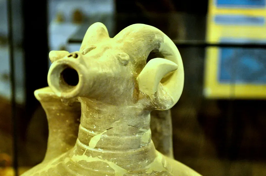#3 - Highly Stylized Animal-Handled Jars (Panegyrics of Granovetter, Flickr, CC BY-SA 2.0)