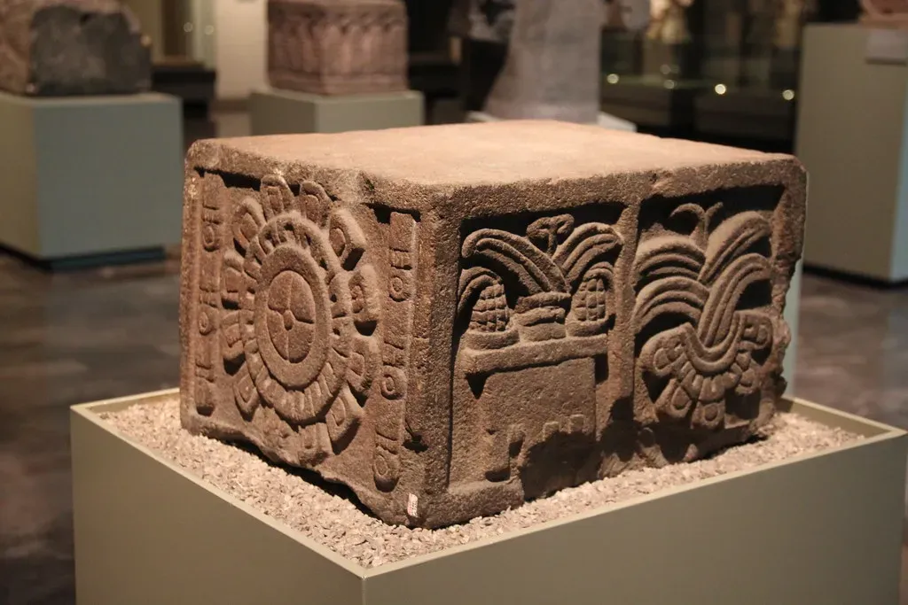 #8 - Carved Stones That Get Mixed Up With the Wrong Building (Image Credits: Flickr)