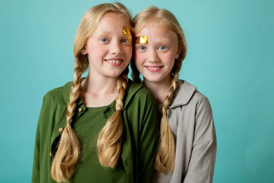2. Identical Twins Prove DNA Control Is More Fluid Than We Think (Image Credits: Pexels)