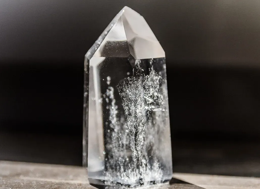 Why Zircon Crystals Are Unlike Anything Else on Earth (Image Credits: Pixabay)