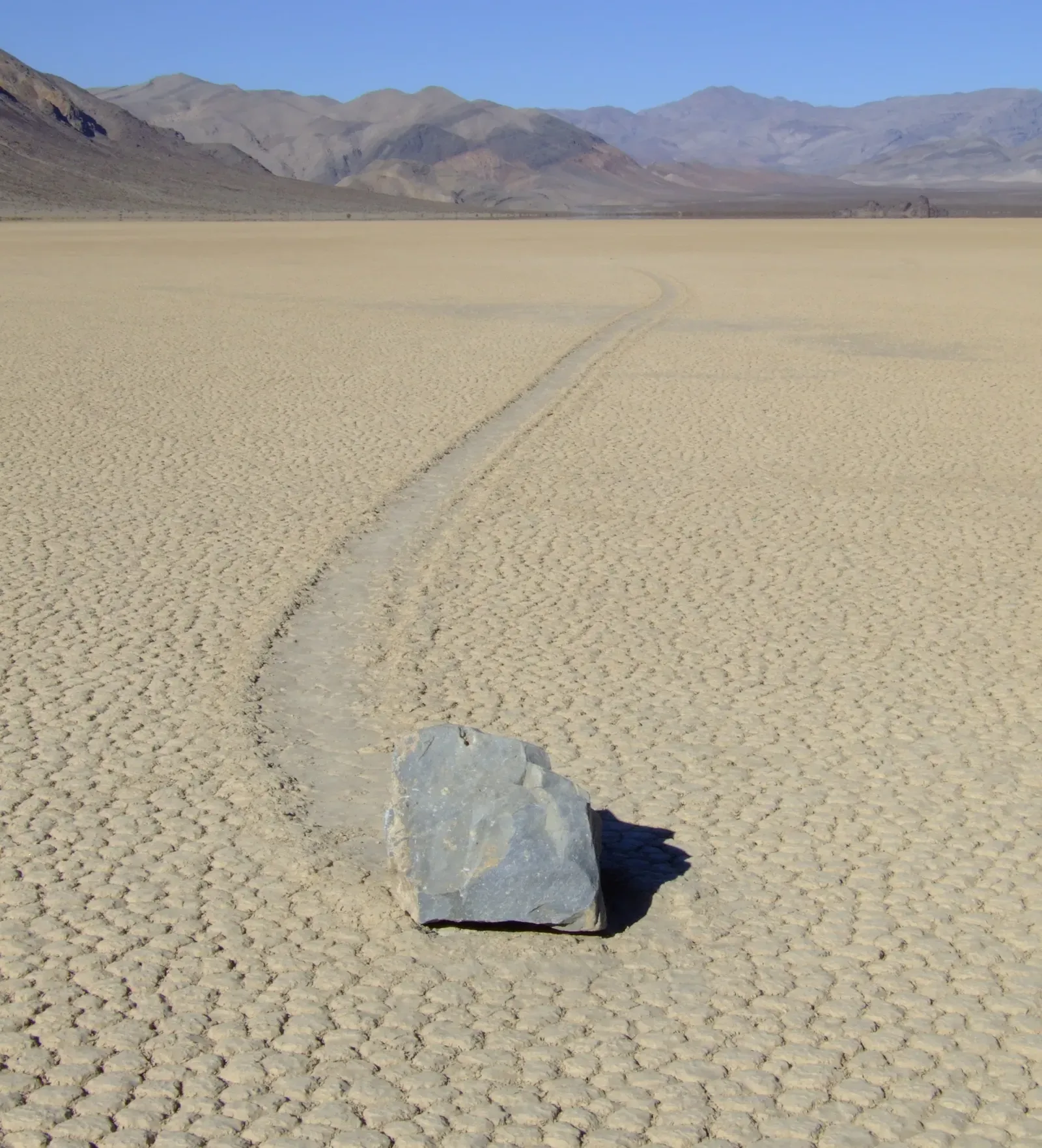 The Racetrack Playa, Death Valley, California: Stones That Seem to Walk (Image Credits: Wikimedia)
