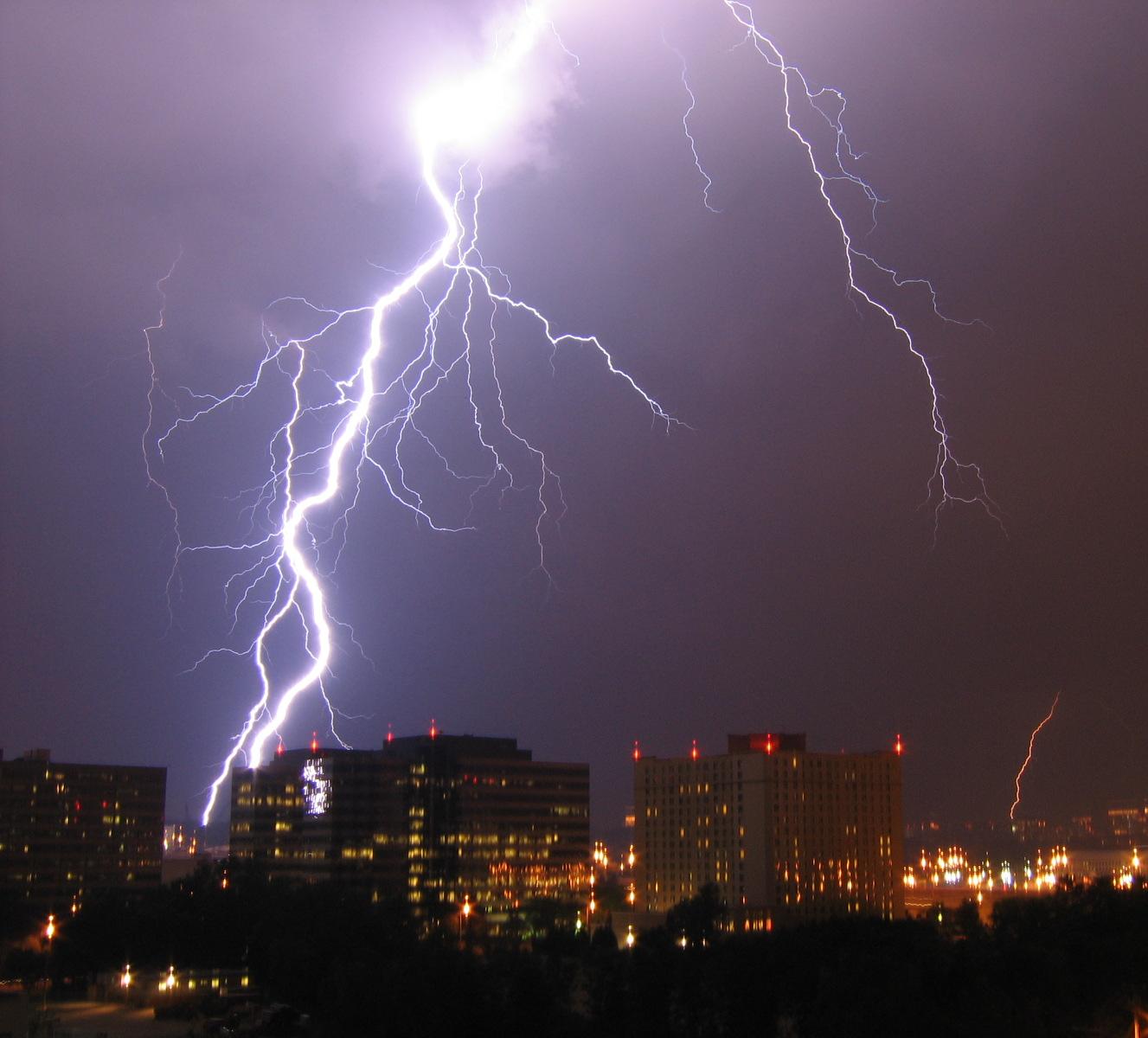 Climate Change Amplifies Urban Lightning Effects (Image Credits: Wikimedia)