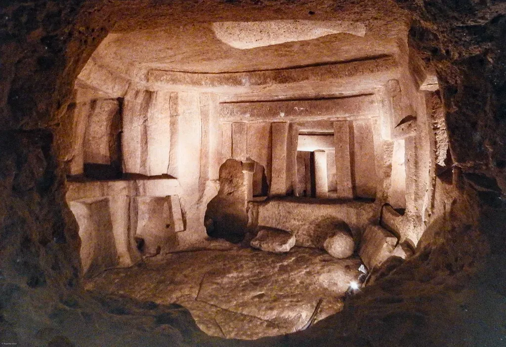 #9 – The Hypogeum of Ħal Saflieni (Malta) (xiquinhosilva, Flickr, CC BY 2.0)