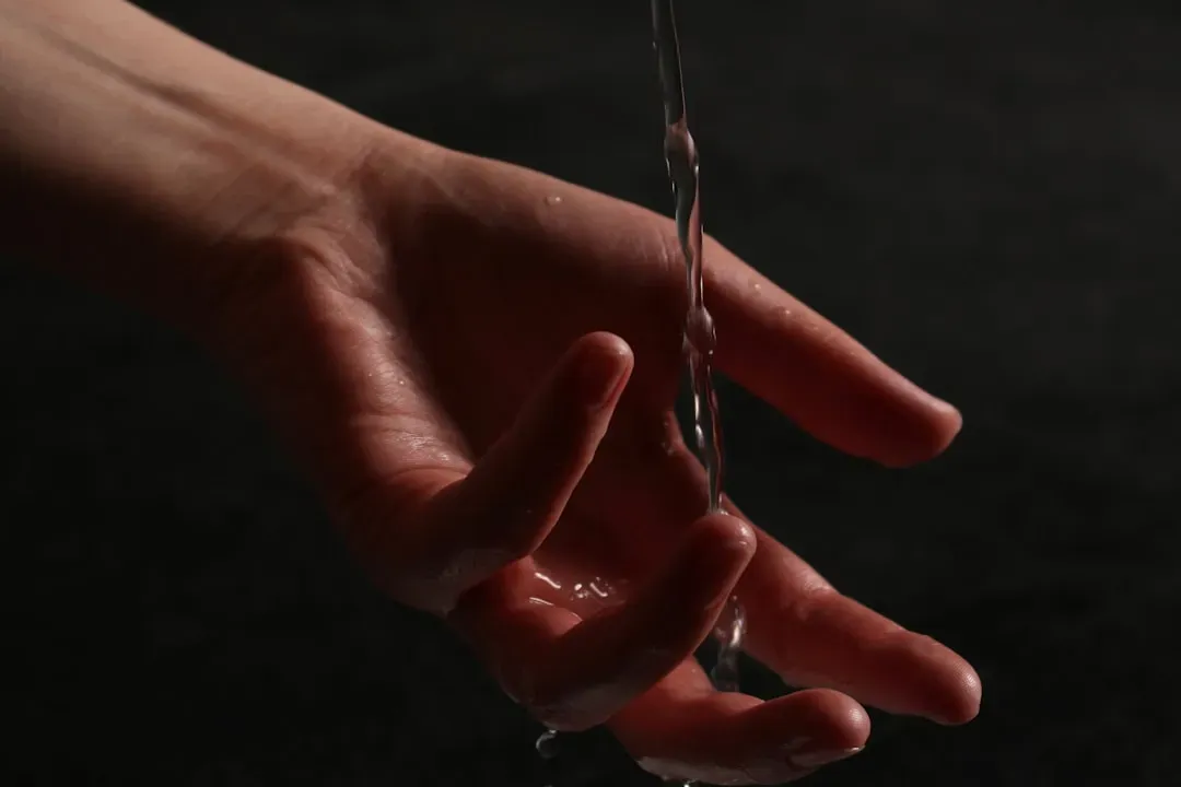 Why Your Fingers Wrinkle in Water (Image Credits: Unsplash)
