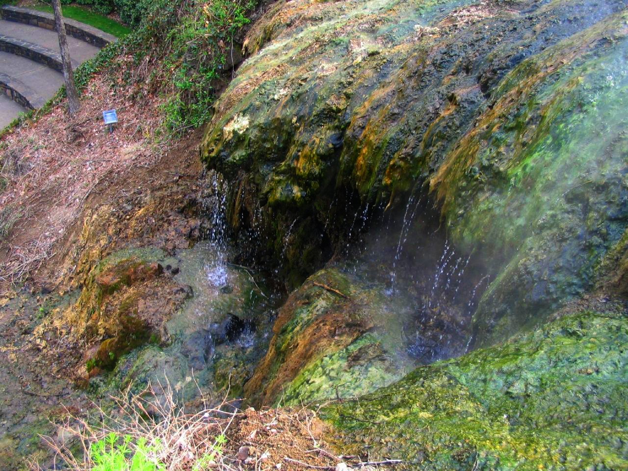 Hot Springs National Park, Arkansas - Ancient Ouachita Thrust Faults (Image Credits: Wikimedia)