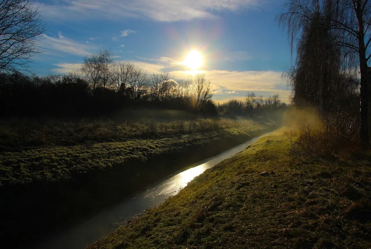 #1: Water Fills, Pools, and Slowly Saturates the Trench (Image Credits: Pixabay)