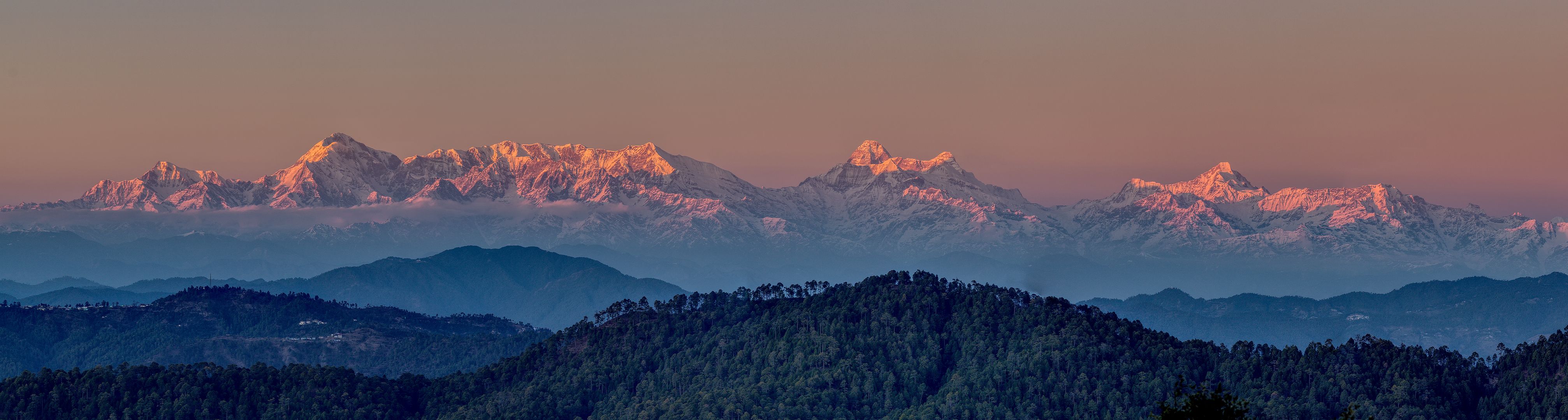 White Mountains: The New England Afterglow (Image Credits: Wikimedia)