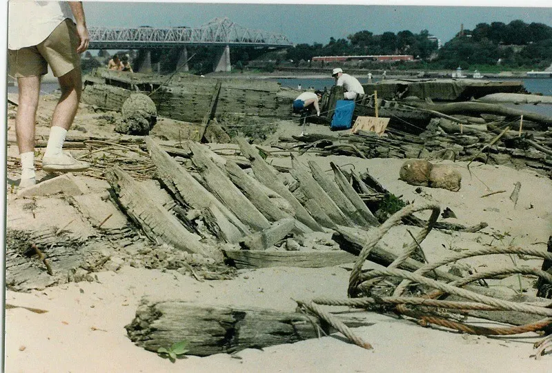#6 The Office Tower Built on Top of a Shipwreck (Greenway Guide, Flickr, CC BY 2.0)