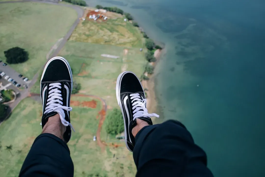 The Cliff‑Edge and Heights Response: Anti‑Fall Software from a Pre‑Fence World (Image Credits: Unsplash)