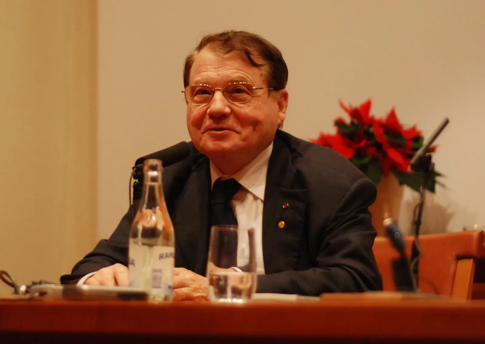 A Nobel Laureate Enters the Room: Luc Montagnier's Extraordinary Claims (Image Credits: Wikimedia)