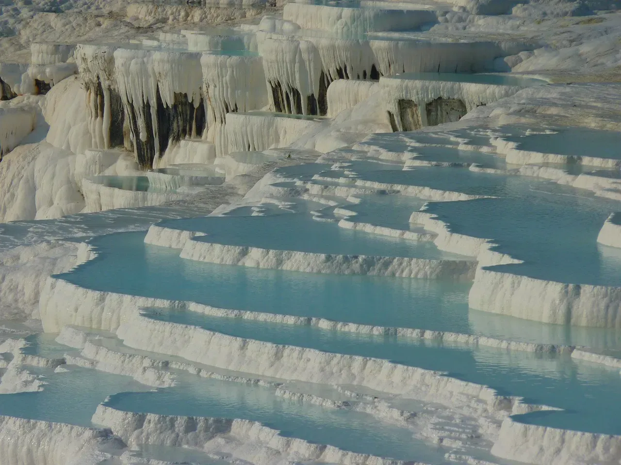 6. Pamukkale, Turkey: Earth's White Cascading Terraces (Image Credits: Pixabay)