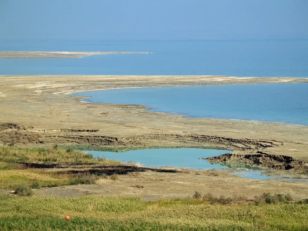 10. The Dead Sea: A Sinking, Splitting Landscape (david_shankbone, Flickr, CC BY 2.0)