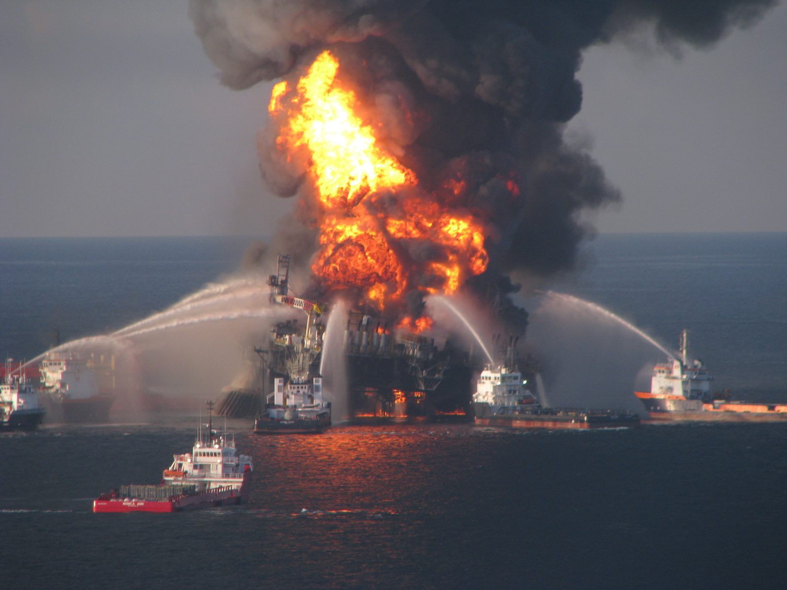The Deepwater Horizon Oil Spill (2010) - When the Gulf Bled Black (Image Credits: Wikimedia)