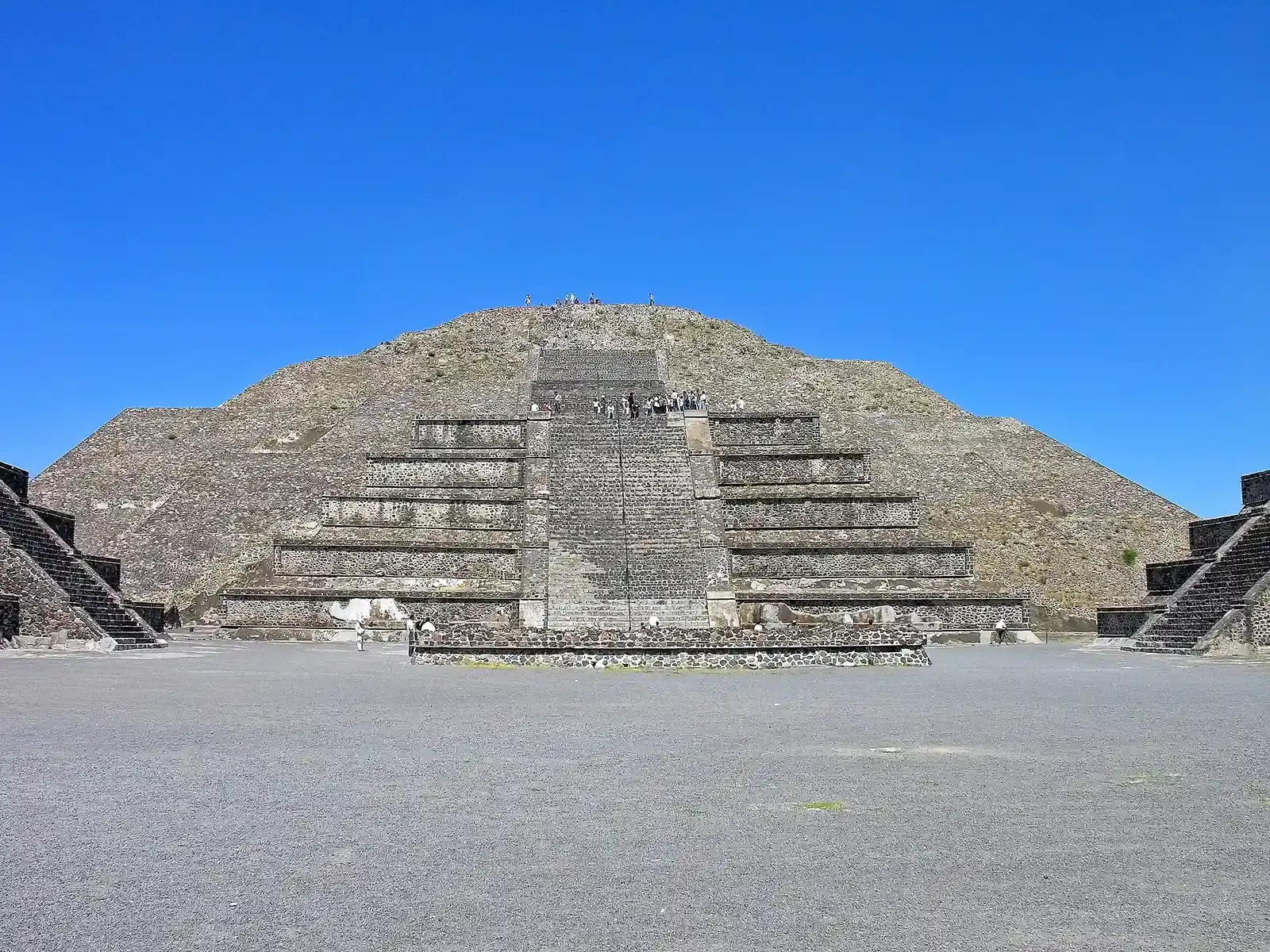 4. A River of Mercury Flowing Beneath a Mesoamerican Pyramid (Mexico-3475 - Pyramid of the Moon, CC BY-SA 2.0)
