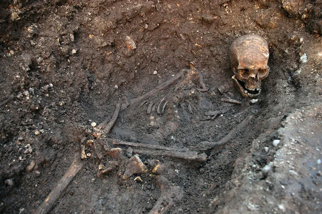 1. The Rediscovery of King Richard III Under a Parking Lot (‘The king in the car park’: new light on the death and burial of Richard III in the Grey Friars church, Leicester, in 1485, taken from [1], CC BY 4.0)