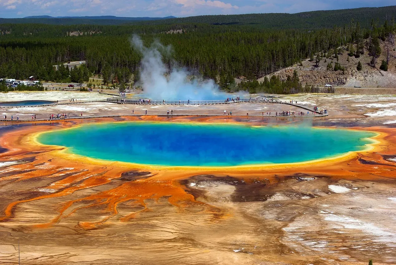 Yellowstone’s Heat Powers More Than Geysers - It Shapes the Whole Ecosystem (Image Credits: Pixabay)