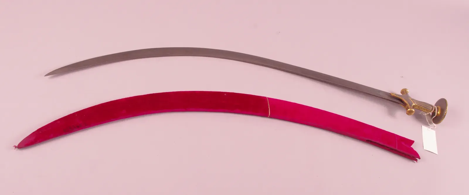 Damascus Steel: The Blade That Science Can't Fully Replicate (Image Credits: Wikimedia)