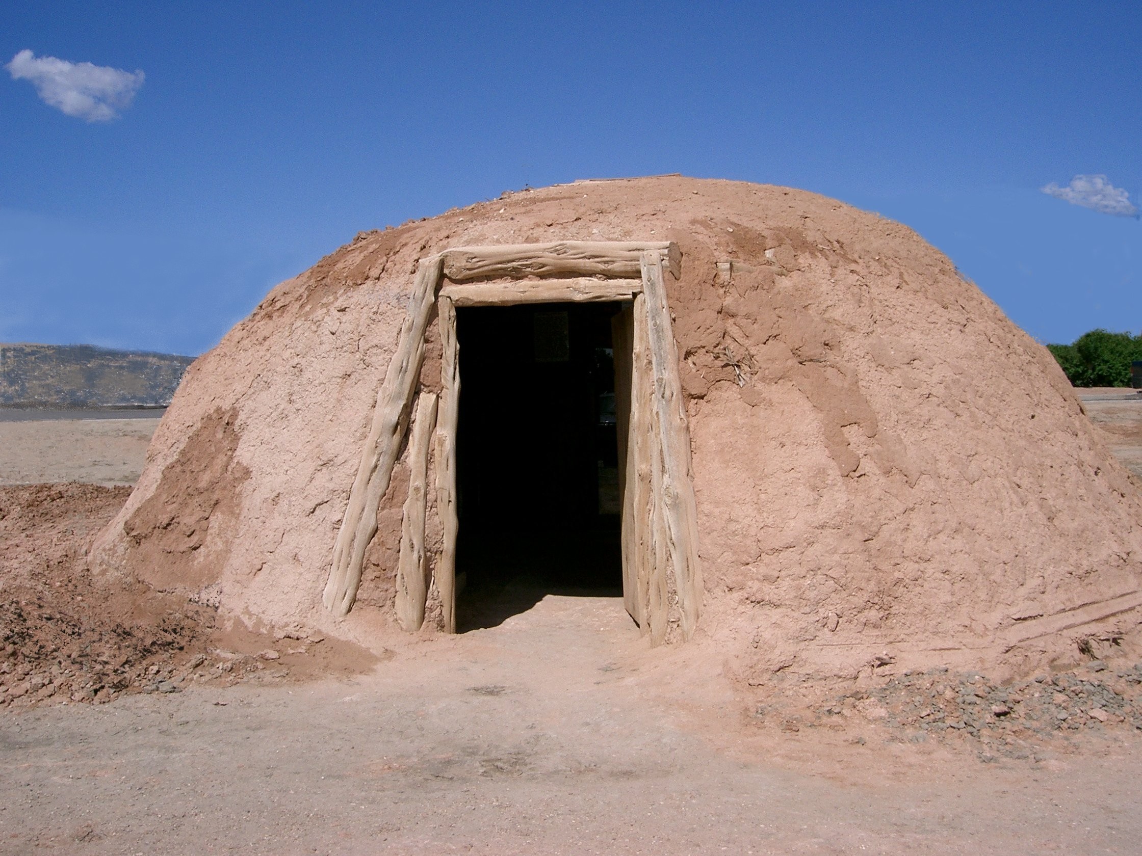Their Traditional Homes Are Sacred Structures Called Hogans (Image Credits: Wikimedia)