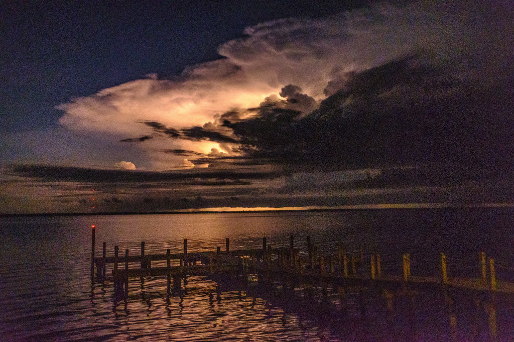 The Great Heat Lightning Myth (Image Credits: Flickr)